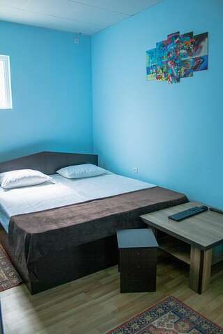 Хостелы Domino Yerevan Hostel and Tours Ереван Двухместный номер с 1 кроватью и собственной ванной комнатой-4