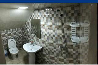 Хостелы Domino Yerevan Hostel and Tours Ереван Одноместный номер с собственной ванной комнатой-1