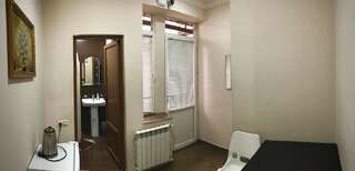 Хостелы Domino Yerevan Hostel and Tours Ереван Апартаменты с душем-3